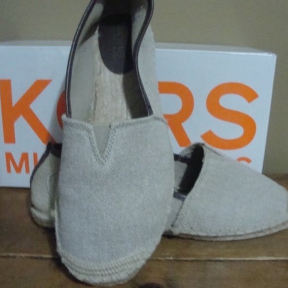 💓 MICHAEL KORS SLIP ON BEIGE ESPADRILLE FLATS 9 - Picture 1 of 4